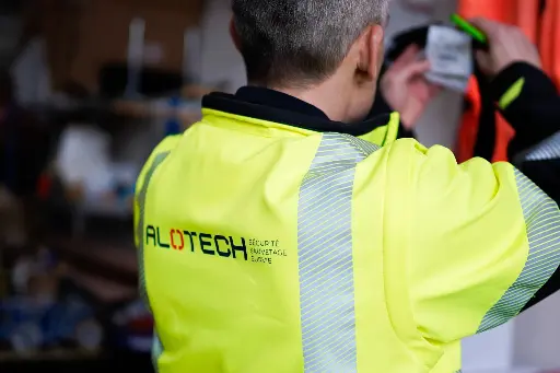 Les services d'ALOTECH Un homme de dos ALOTECH