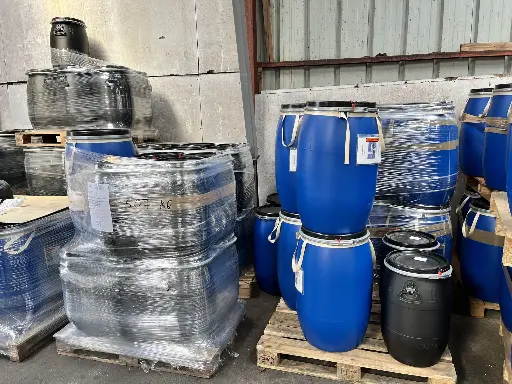 Kits de survie pour éoliennes offshore Bidons