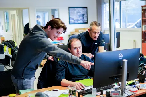 Equipe Alotech en debrief Equipe Alotech en debrief