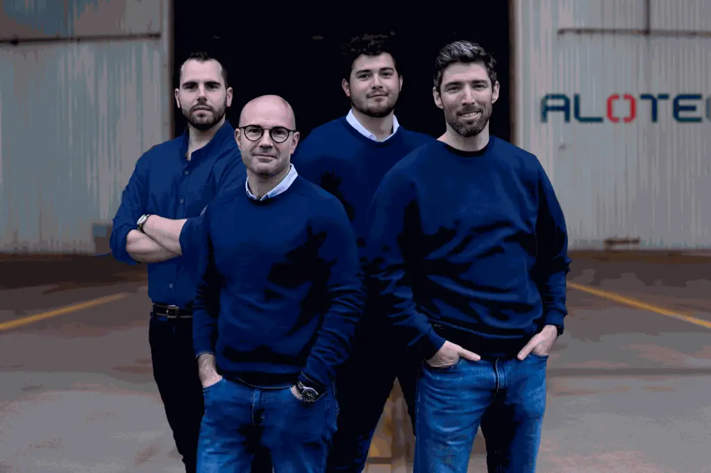 Équipe éolien ALOTECH 4 membres de l'équipe Alotech au couleur de l'enseigne