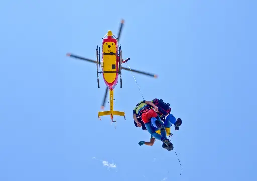 Sécurité Civile en opération d'hélitreuillage Hélitreuillage